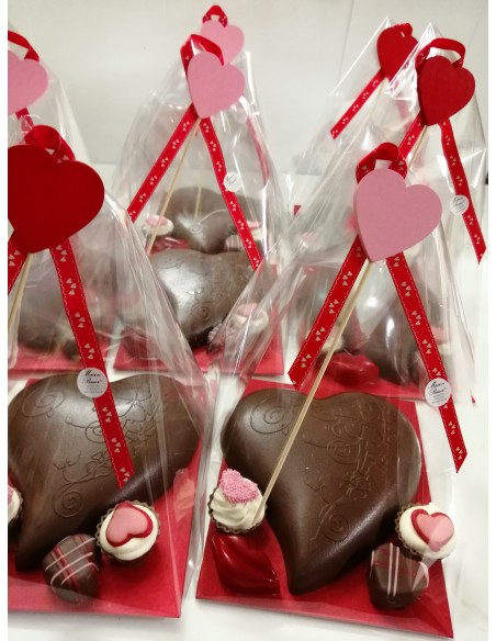 DEMI COEUR FLEURI GM LAIT GARNI PRALINES .