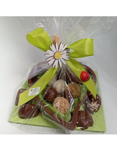 DEMI COEUR FLEURI GM LAIT GARNI PRALINES .